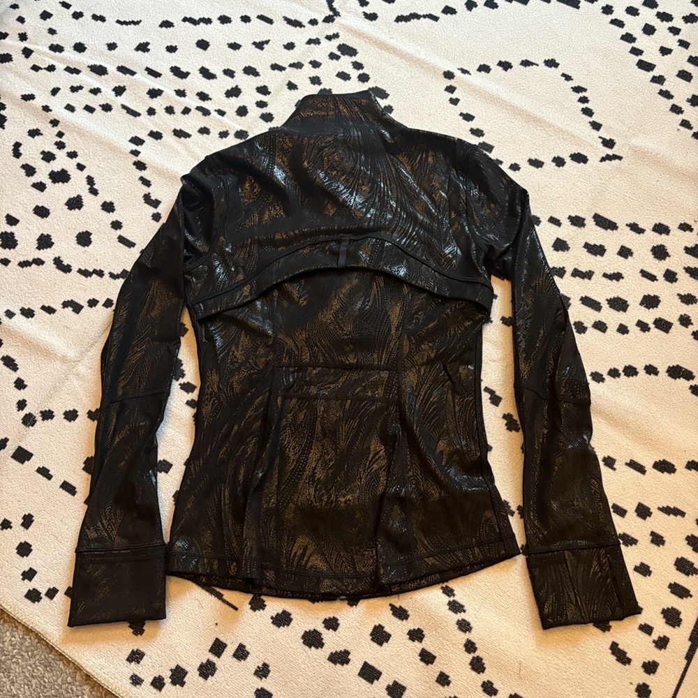Lululemon Athletica Black Shiny Patterned Jacket - Picture 7 of 7